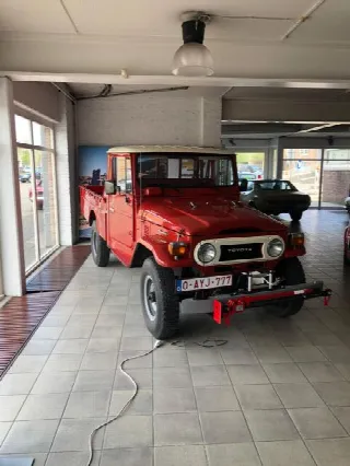 Foto 3 di 5: TOYOTA Land Cruiser FJ 45 LP-KW  