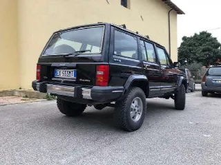 Foto 2 di 5: JEEP Cherokee laredo   