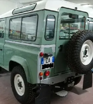 Foto 15 di 17: LAND ROVER Defender (1984-) 90 td5 HERITAGE STYLE     