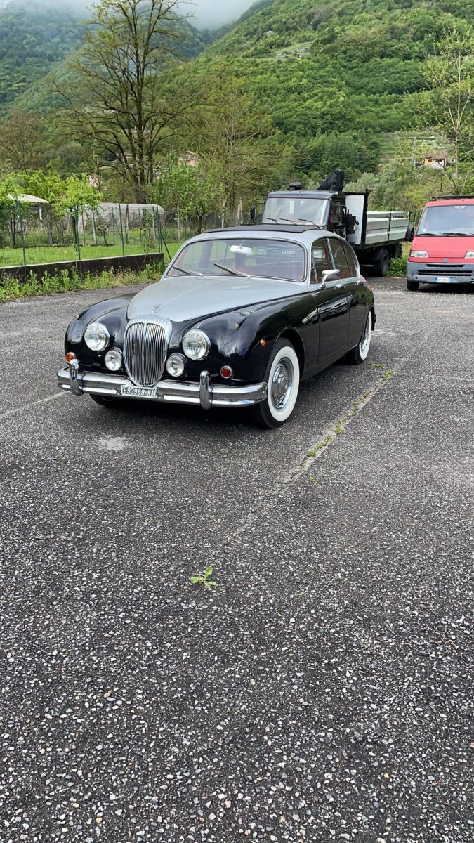 DAIMLER 2.5 V8 4 porte     