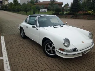 Foto 4 di 6: PORSCHE 911(1963-1973) 2.4 T Targa   