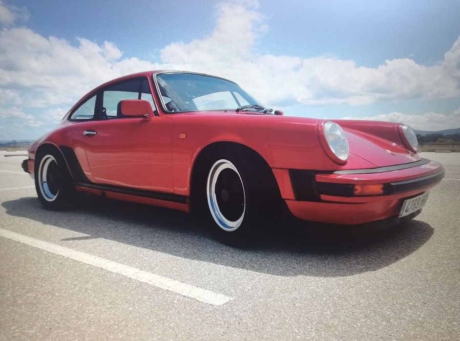 PORSCHE 911 