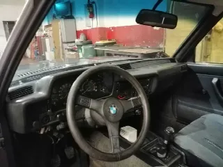 Foto 4 di 6: BMW 3 Series (1975-1983) e21 323i  