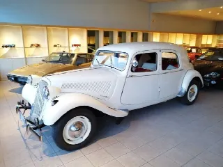 Foto 1 di 9: CITROEN Traction Avant    11B
