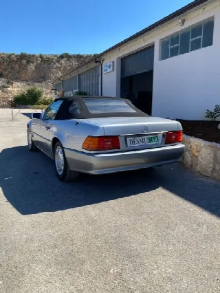 Foto 5 di 12: MERCEDES-BENZ SL(1989-2001)  320 