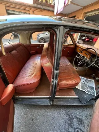 Foto 9 di 10: ROVER 90 berlina      