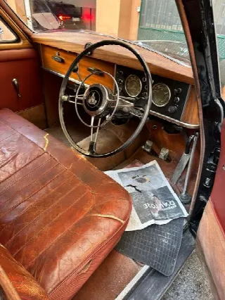 Foto 6 di 10: ROVER 90 berlina      
