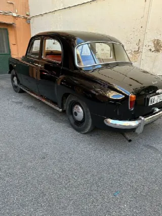 Foto 3 di 10: ROVER 90 berlina      