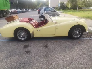 Foto 7 di 8: TRIUMPH TR3A    