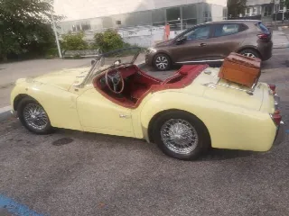 Foto 3 di 8: TRIUMPH TR3A    