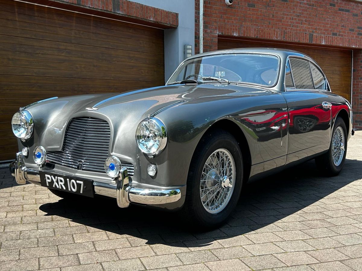 ASTON MARTIN DB2/4 (1953-1959) Coupe 