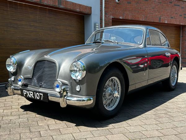 ASTON MARTIN DB2/4 (1953-1959) Coupe 