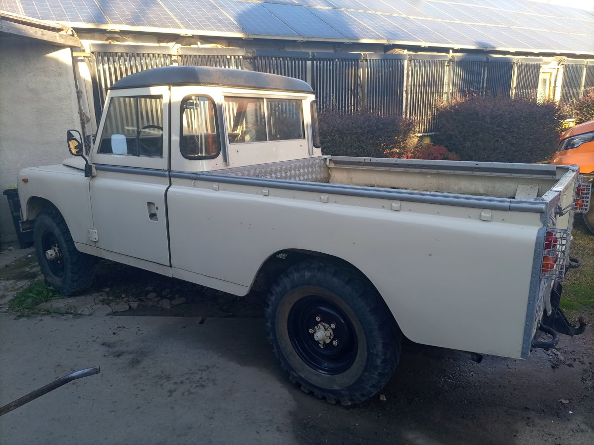 LAND ROVER 109 Series Pickup   
