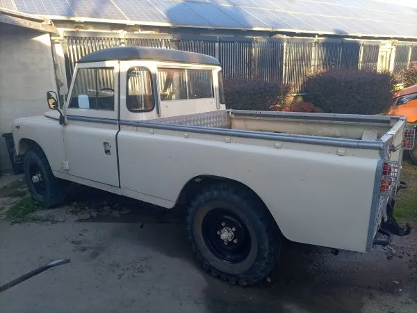 LAND ROVER 109 Series Pickup