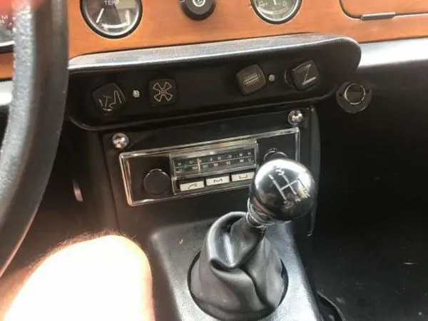 TRIUMPH TR6 PI