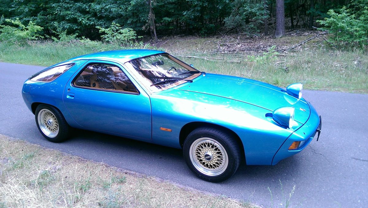 PORSCHE 928     