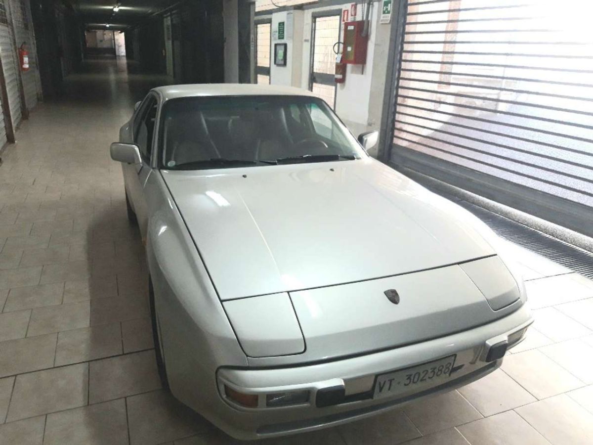  944 