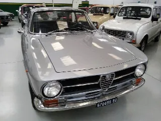 Foto 7 di 9: ALFA ROMEO 1300 GT JUNIOR 