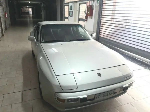  944 