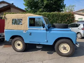Foto 3 di 6: LAND ROVER 88 serie III  