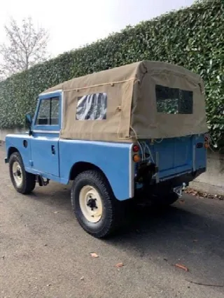 Foto 2 di 6: LAND ROVER 88 serie III  