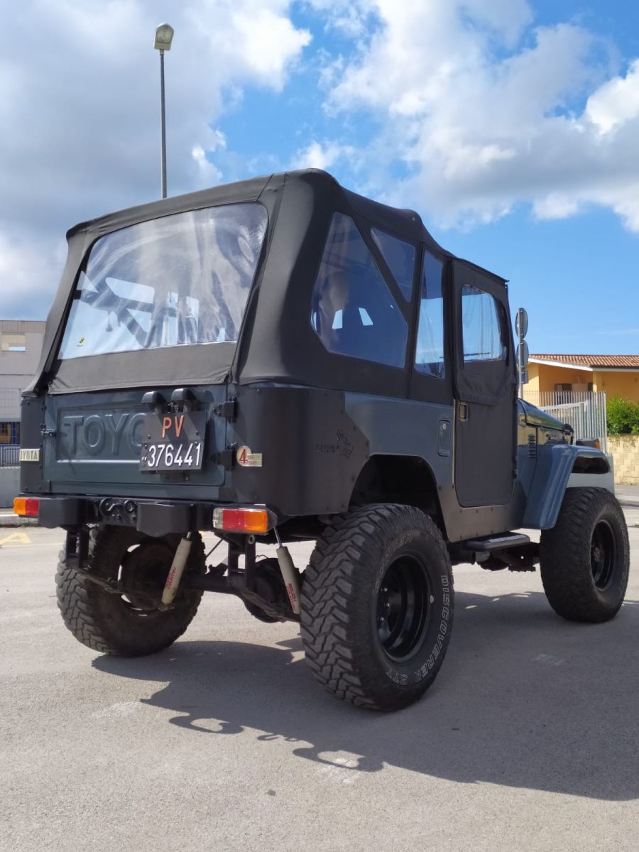 TOYOTA Land Cruiser BJ40 