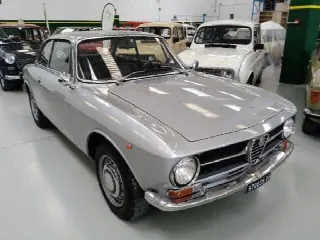 Foto 6 di 9: ALFA ROMEO 1300 GT JUNIOR 