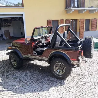 Foto 4 di 5: JEEP CJ 5 Laredo   