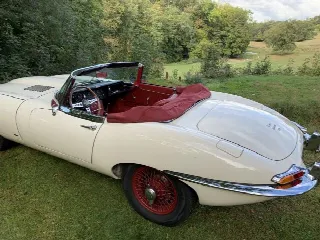 Foto 3 di 5: JAGUAR E-Type SI (1961-1968) 4.2 serie 1 OTS   