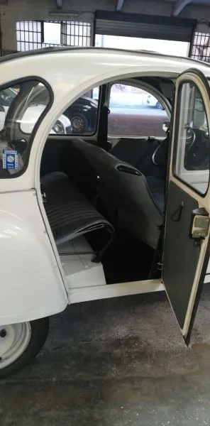 Foto 3 di 4: CITROEN 2 CV    