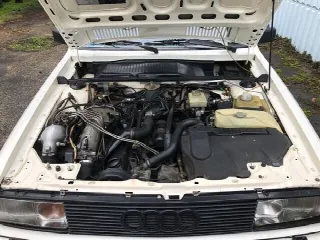 Foto 7 di 7: AUDI Quattro coupe   