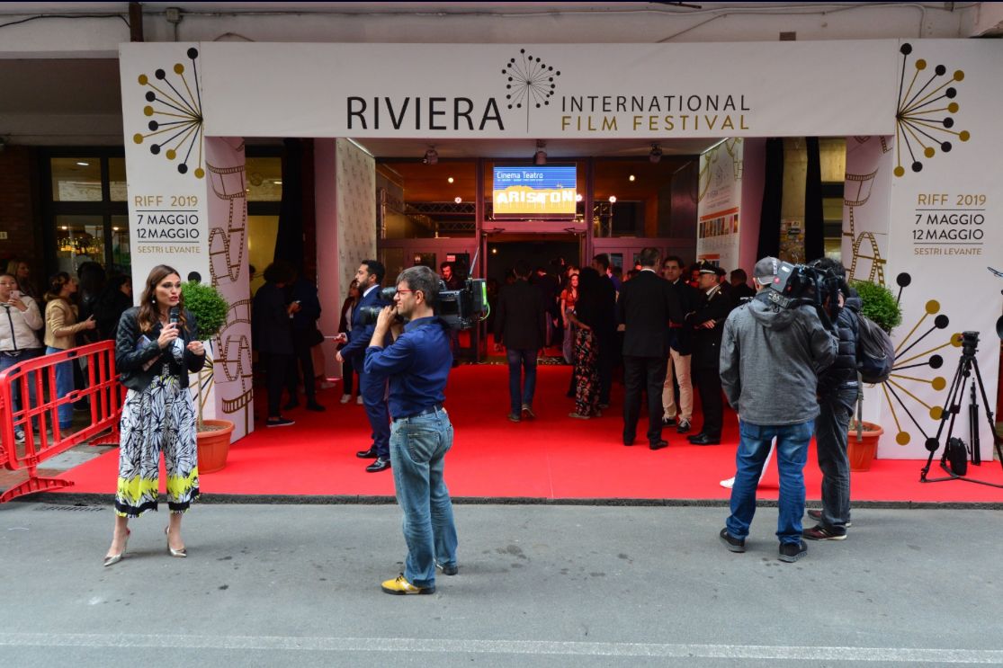 La Milano-Portofino 2026 fa tappa al Riviera International Film Festival.