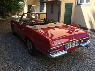 Foto 3 di 16: MERCEDES-BENZ SLPagoda(1963-1971) 250 modello california 