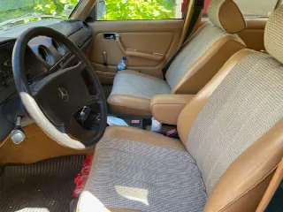 Foto 5 di 11: MERCEDES-BENZ E-Class(1976-1986) 250T 