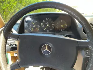Foto 7 di 11: MERCEDES-BENZ E-Class(1976-1986) 250T 