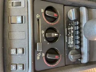 Foto 8 di 11: MERCEDES-BENZ E-Class(1976-1986) 250T 