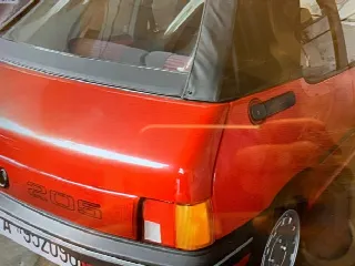 Foto 12 di 13: PEUGEOT 205 cabrio   