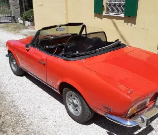 Foto 3 di 3: FIAT 124 Spider 