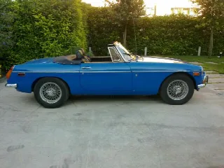 Foto 2 di 4: MG B Spider 