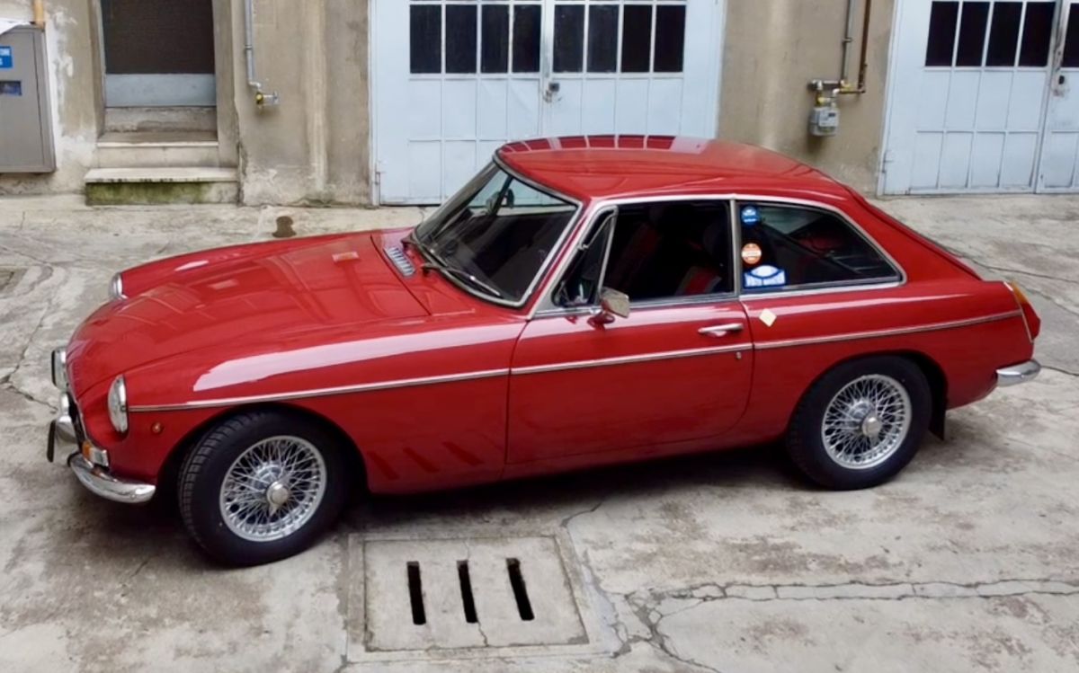 MG B GT   