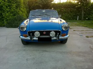 Foto 4 di 4: MG B Spider 