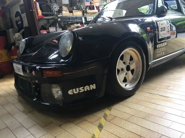PORSCHE 911