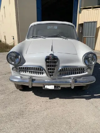 Foto 5 di 5: ALFA ROMEO Giulietta TI 