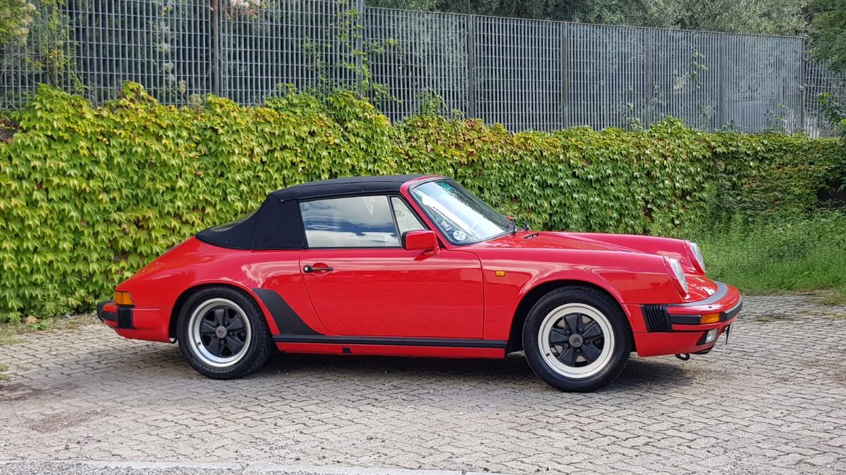 PORSCHE 911 Carrera 