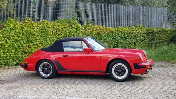 PORSCHE 911 Carrera
