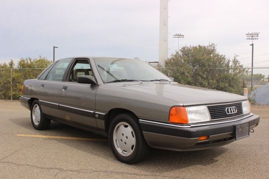 AUDI 100  