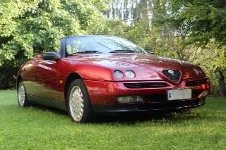 Foto 3 di 8: ALFA ROMEO Spider 916     