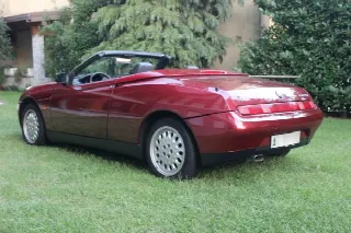 Foto 5 di 8: ALFA ROMEO Spider 916     