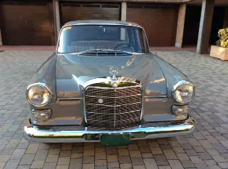 Foto 8 di 9: MERCEDES-BENZ 220(1951-1955) 200 benzina w110