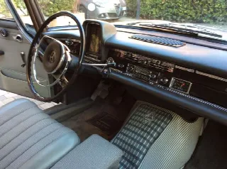 Foto 7 di 9: MERCEDES-BENZ 220(1951-1955) 200 benzina w110